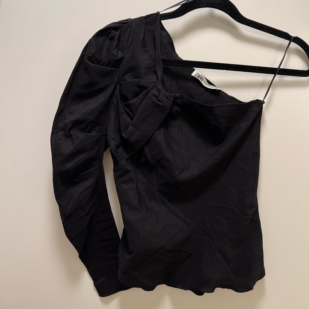 One shoulder top